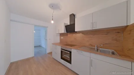 Die neue Einbauküche - Wohnung mieten in Schönbrunn / Allemühl - Schönbrunn / Allemühl: Ansprechende 3 Zimmer - Maisonettewohnung in ruhiger Lage!