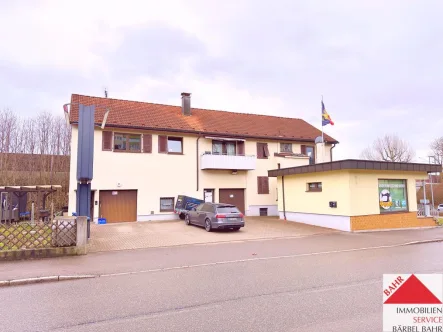 Hausansicht - Haus kaufen in Sindelfingen - Mehrfamilienhaus mit Gewerbeeinheit oder Grundstück für Gewerbebebauung, 4 Vollgeschoße möglich