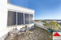 Terrassenecke mit Solarpanel
