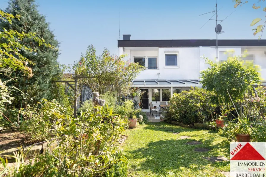 Hausansicht mit Garten - Haus kaufen in Altdorf - Idylle pur! Modernisiertes Eckhaus mit großem Garten