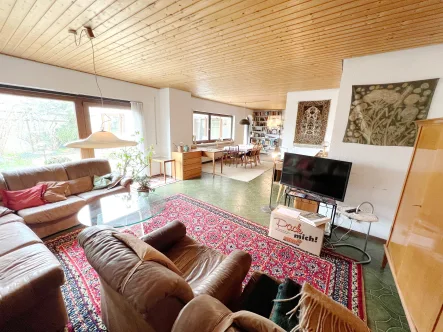 Wohnzimmer - Haus kaufen in Calw - Schöner Bungalow in guter Wohnlage von Calw-Stammheim zu verkaufen!