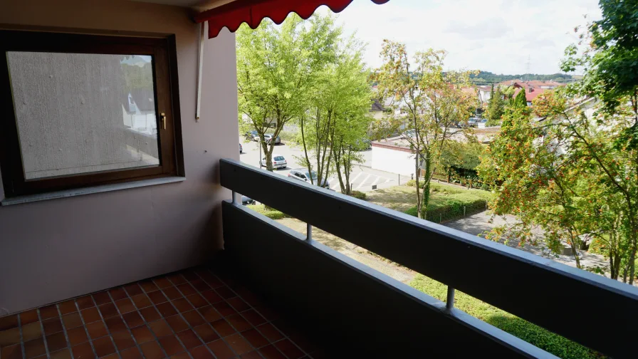 Loggia mit Ausblick - Wohnung kaufen in Magstadt - Wohnglück sucht neuen Besitzer: Helle 3-Zimmer-Wohnung in ruhiger Lage von Magstadt