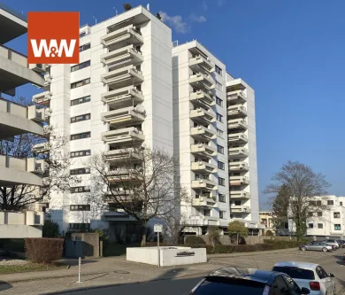 Ansicht - Wohnung kaufen in Wendlingen am Neckar - RUHIG UND DOCH SEHR ZENTRAL - SCHÖNE 4,5 ZIMMER-WOHNUNG MIT SCHWIMMBAD
