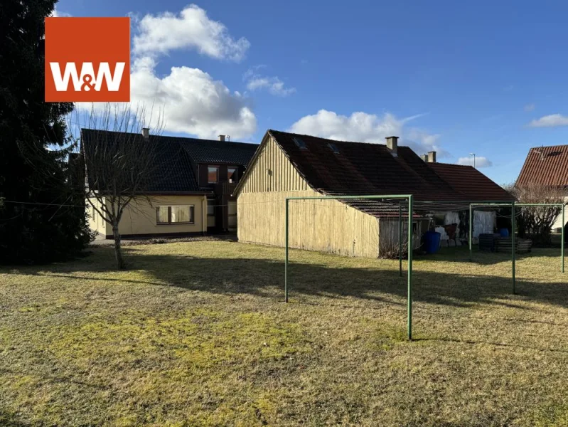 Nord-Ost Ansicht und GartenGarten - Haus kaufen in Albstadt-Tailfingen - DHH mit großem Garten oder 2. Bauplatz