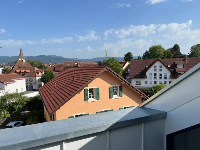 Ausblick von der Loggia - Wohnung kaufen in Bad Krozingen - "ÜBER DEN DÄCHERN VON BAD KROZINGEN!"