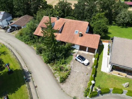 Einfahrt Stellplätze - Haus kaufen in Hohentengen - Das Haus für Macher! Dreifamilienhaus mit vier Garagen und herrlichem Grundstück, direkt in Hohentengen.