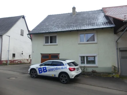 Daheim ankommen - Haus kaufen in Inneringen - Eigenheim mit Potenzial für die Familie mit geschickten Händen zum bezahlbaren Preis in Inneringen ohne Garten