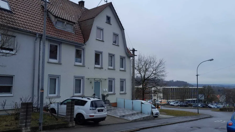 Stadtnah Wohnen - Wohnung mieten in Sigmaringen - Zwei liebevoll eingerichtete (2)-Wohnung in Sigmaringen mit großer Terrasse, voll eingerichtet mit Küche auf Zeit für € 900,00 Warmmiete inkl. Strom.