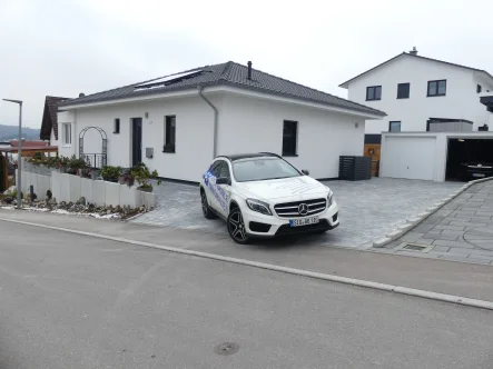 Neuwertiger Bungalow - Haus kaufen in Bingen - Die Alternative zu Ihrem Neubauvorhaben! Barrierefrei Wohnen im neuwertigen Bungalow mit Doppelgarage und sonnigem Grundstück in guter Lage von Bingen.