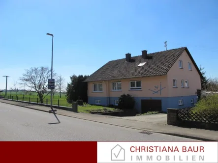 Ansicht - Haus kaufen in Dornhan - GUT VERMIETET IN SONNIGER LAGE: Einfamilienhaus in Marschalkenzimmern