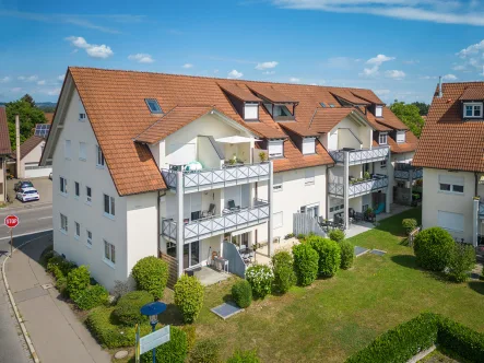 Hausansicht - Wohnung kaufen in Ravensburg / Untereschach - Kapitalanlage mit Zukunftspotenzial! Gepflegte 2-Zimmer-Wohnung in Ravensburg-Untereschach