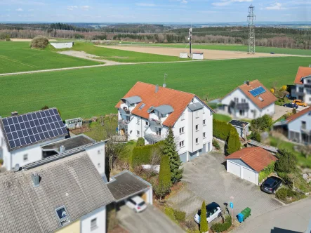 Luftaufnahme - Haus kaufen in Ostrach - Solide Geldanlage – Mehrfamilienhaus mit 6 WE in Ostrach