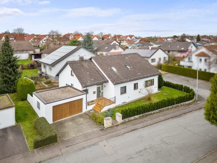 Luftbild  - Haus kaufen in Obersulm - 360° I Sofort frei! Großzügiges Familienhaus mit ca. 229m² in Obersulm!