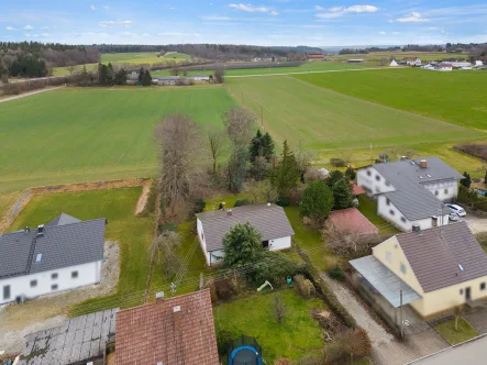 Luftaufnahme - Haus kaufen in Altenstadt - 360° I Zur Neugestaltung: Einfamilienhaus mit altem Baumbestand + großem Garten in Altenstadt!
