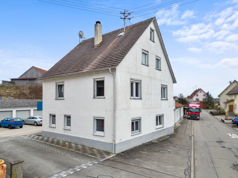 Luftaufnahme - Haus kaufen in Scheer - 360° I Renditekracher mit 5,73 % - Gepflegtes 3-Familienhaus in Scheer