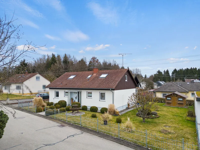 Luftaufnahme - Haus kaufen in Sigmaringendorf - 360° I Sofort bezugsfrei! Charmantes Einfamilienhaus mit großem Grundstück in Sigmaringendorf