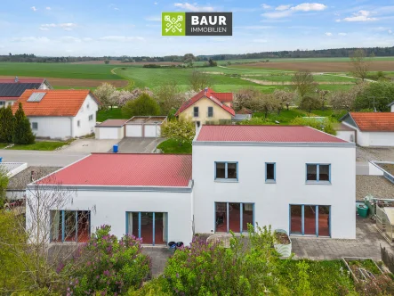 Luftaufnahme - Haus kaufen in Uttenweiler - 360° I Ein Angebot, zwei DHH – perfekt zur Eigennutzung, Vermietung oder als Generationenhaus