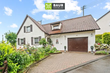 Außenansicht - Haus kaufen in Bad Saulgau / Bierstetten - 360° I Gemütliches Familiendomizil mit Garten und Garage: Wohnen im Herzen von Bierstetten!