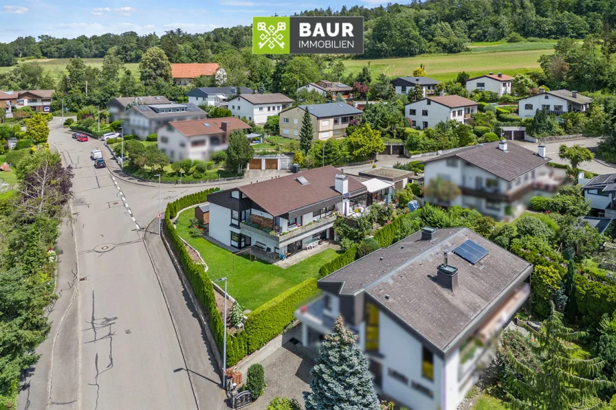 Luftaufnahme - Haus kaufen in Weingarten - Großzügiges Einfamilienhaus mit ELW in bevorzugter Höhenlage von Weingarten