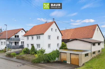 Luftaufnahme - Haus kaufen in Heroldstatt - 360° I Großzügiges Wohnhaus mit Stallung, Wirtschaftsgebäude und ca. 1.980 m² Grund sucht neuen Eigentümer!