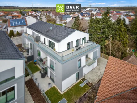 Titelbild - Wohnung kaufen in Illerrieden - " Junge Barrierefreie Neubauwohnung mit Dachterrasse und 2 Stellplätze aus dem Jahr 2019