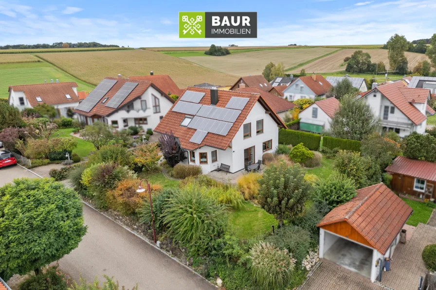 Titelbild - Haus kaufen in Burgrieden - 360° | Glücksgriff in Burgrieden! – Gepflegtes Einfamilienhaus in toller Lage & mit hübschen Garten