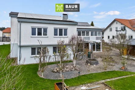 Titelbild - Haus kaufen in Riedhausen - 360° I Vielseitig nutzbar! Geräumiges Zweifamilienhaus mit großem Grundstück in Riedhausen