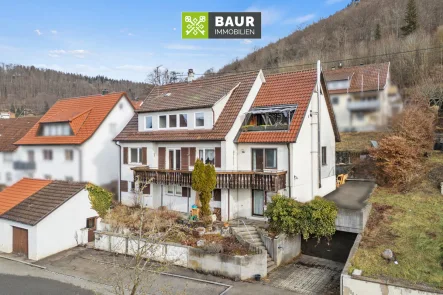 Titelbild - Haus kaufen in Albstadt - 360° | Zweifamilienhaus in Aussichtslage von Albstadt zum Wachküssen