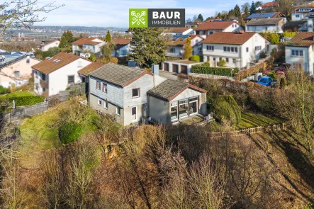 Luftaufnahme - Haus kaufen in Ravensburg - Einfamilienhaus in idyllischer Lage von Ravensburg-Torkenweiler