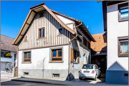 Haus mit Einfahrt - Haus kaufen in Renchen  - Schnuckliges Häusle - EFH mit großer Scheune zum Fertigbauen!