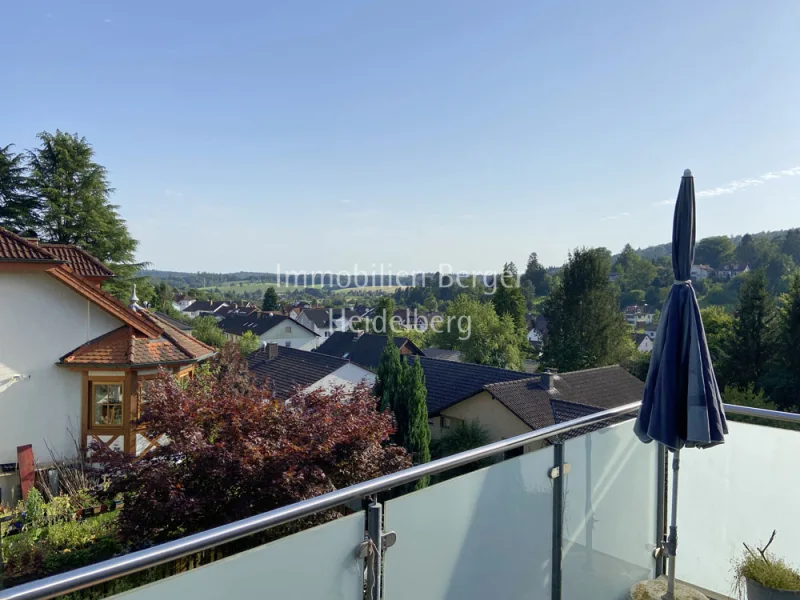 Blick vom Balkon nach Süden - Wohnung kaufen in Neckargemünd / Dilsberg - Ruhe und Aussicht auf dem Dilsberg genießen, mit Gartenanteil!