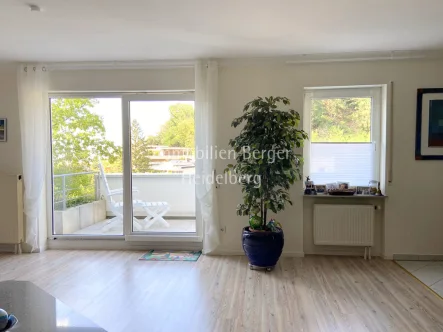 Wohnbereich mit Zugang zur Westterrasse - Wohnung mieten in Weinheim - Helle, freundliche Maisonette in ruhiger Villenlage mit Aussicht - Weinheim!