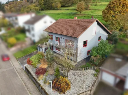 Hausansicht - Haus kaufen in Eberbach - Attraktives Haus in sonniger Aussichtslage für die große Familie!