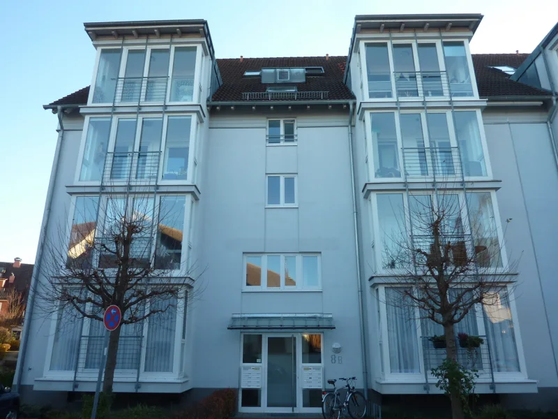 Hausansicht - Wohnung mieten in Bad Krozingen - Pfiffige moderne 1,5 Zi-Whg. in zentrumsnahe Lage für 1 Person in Bad Krozingen!