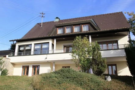 Gebäudeansicht - Haus kaufen in Albstadt - Onstmettingen - Stilvolle Aussichtsvilla mit Hallenschwimmbad