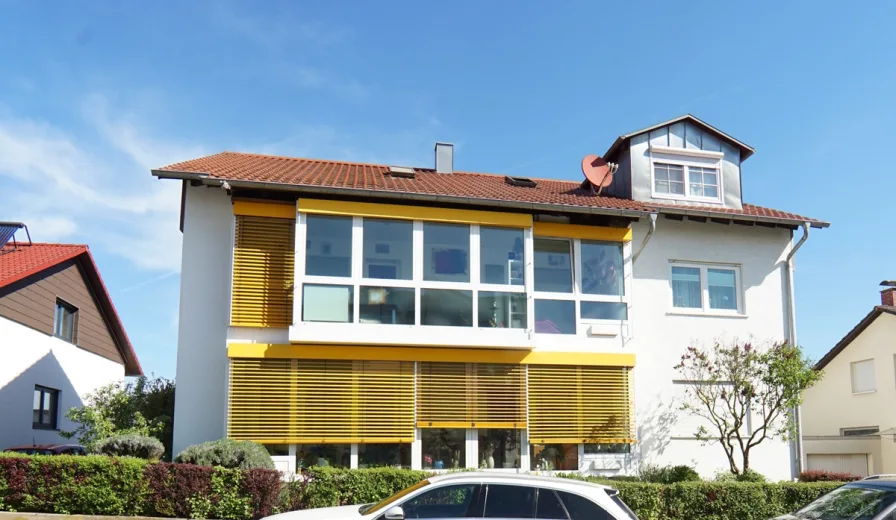 Hausansicht - Haus kaufen in Sinsheim - Mehrfamilienhaus in Sinsheim zur Eigennutzung oder Kapitalanlage