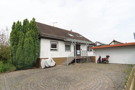 Außenansicht - Haus kaufen in Neunkirchen - Großzügiges Wohnhaus in Neunkirchen