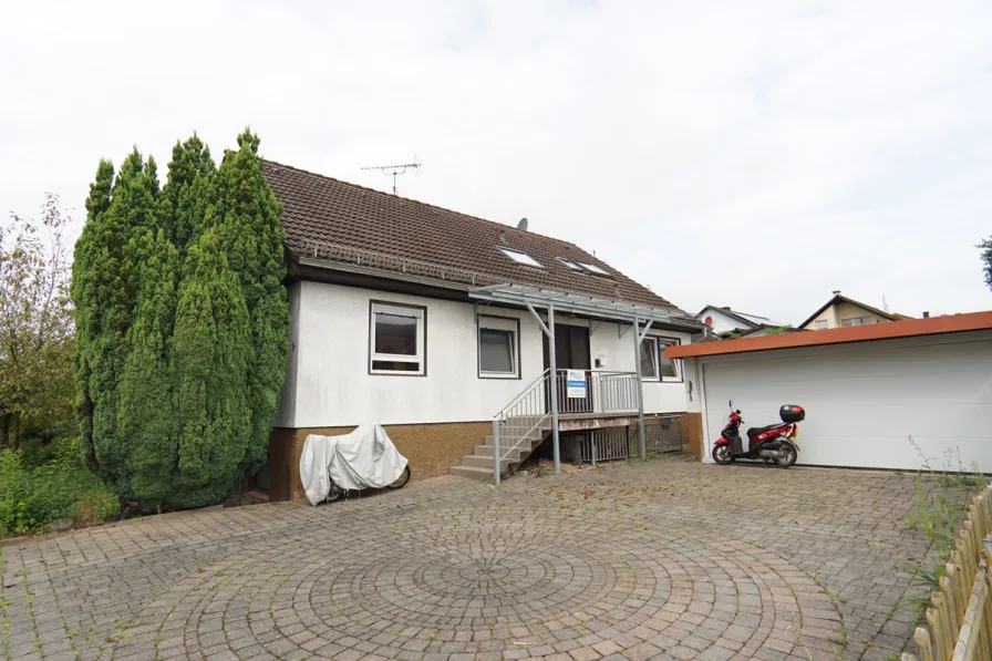 Außenansicht - Haus kaufen in Neunkirchen - Großzügiges Wohnhaus in Neunkirchen