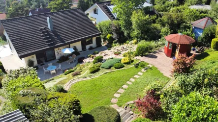 Gesamtansicht - Haus kaufen in Neckargemünd - Wohneleganz am Wald!Großzügiges Haus um das Sie beneidet werden