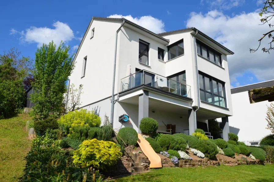 Hausansicht - Haus kaufen in Weinheim / Hohensachsen - Ein Traum hier zu wohnen!Einfamilienhaus in toller Lage und Aussicht