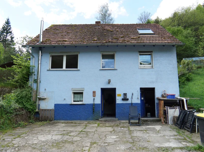 Außenansicht - Haus kaufen in Waldbrunn - Kleines Häuschen im Dornröschenschlaf