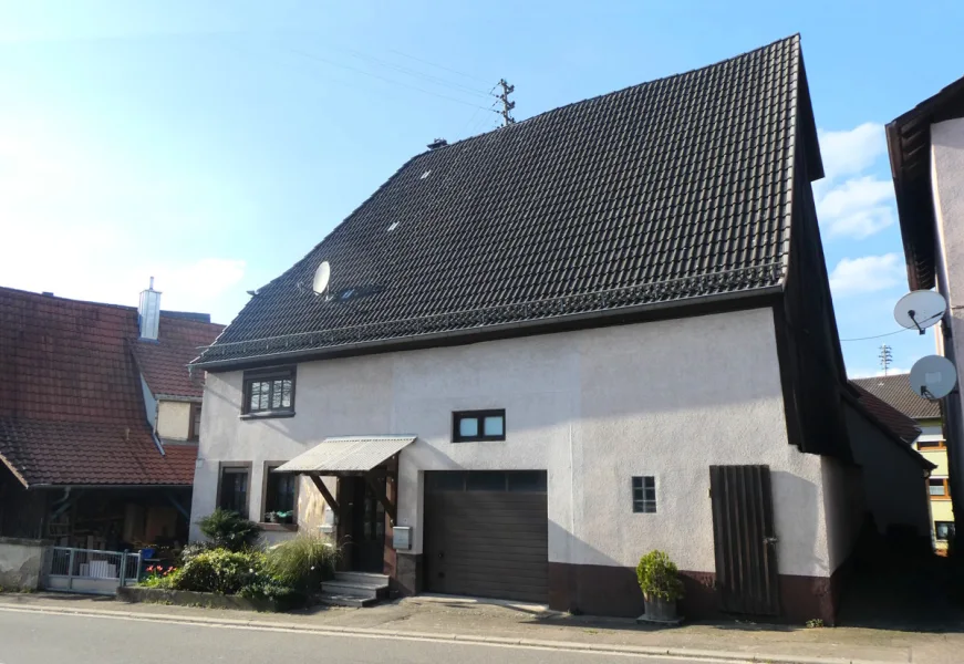 Hausansicht - Haus kaufen in Epfenbach - Kleines Einfamilienhaus mit viel Abstellplatz