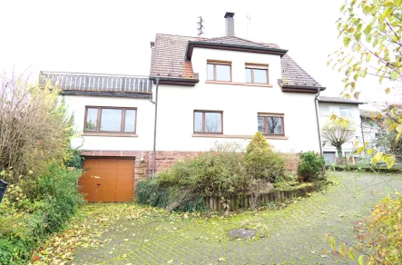 Hausansicht - Haus kaufen in Aglasterhausen - Hier haben Sie viel Platz im Haus und im Garten!