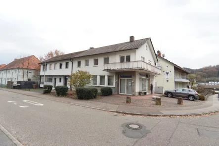 Straßenansicht - Haus kaufen in Eberbach - Wohn- und Geschäftshaus in Eberbach: Selbstbezug oder Kapitalanlage