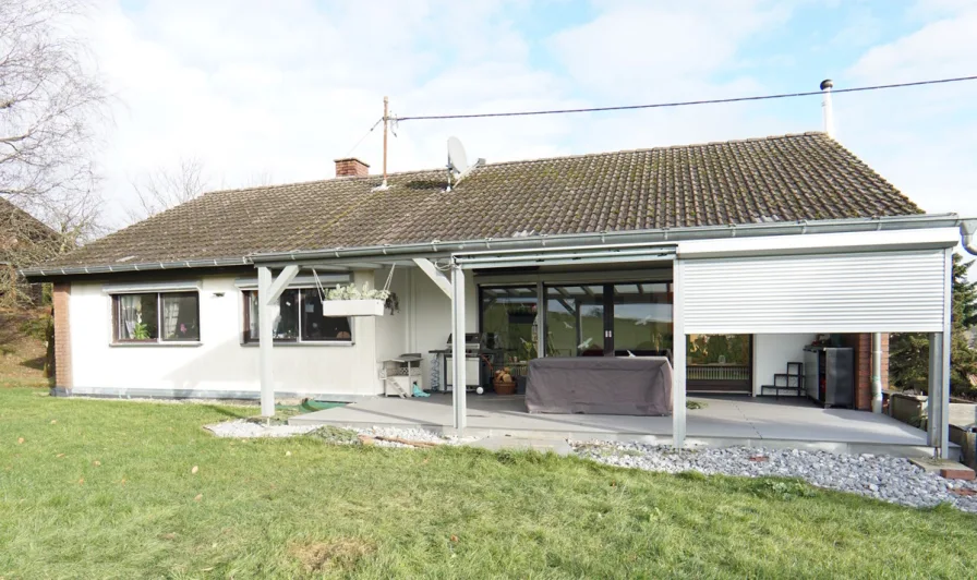 Gartenansicht - Haus kaufen in Schönbrunn - Einfamilienhaus in schönster Randlage