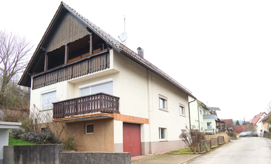 Ansicht Haus - Haus kaufen in Aglasterhausen / Michelbach - Geräumiges Zweifamilienhaus mit Garten und vielseitigen Nutzungsmöglichkeiten!