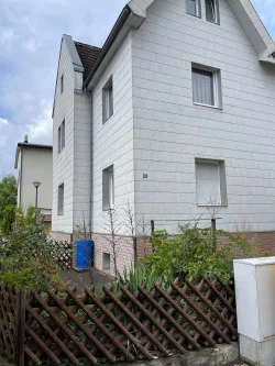 Außenansicht - Haus kaufen in Heidenheim - Kleineres Haus für Bastler mit zwei Wohnungen und Potential