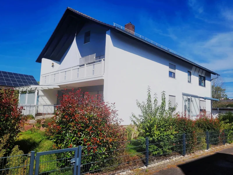 Titelbild - Haus kaufen in Bammental - Gepflegtes 2-Familienhaus mit Garten in toller Lage von Bammental-Reilsheim