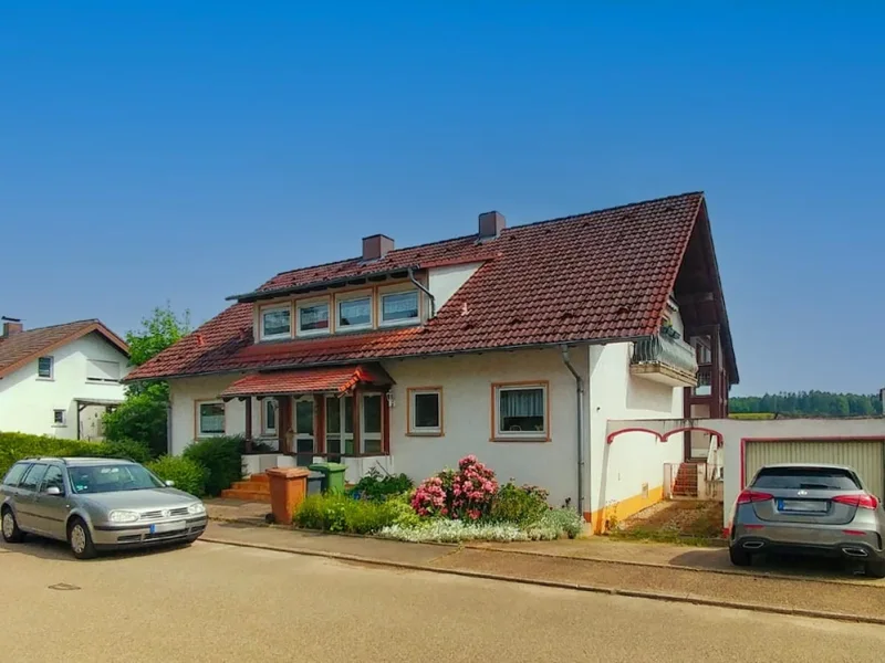 Ansicht - Haus kaufen in Schönbrunn - Gepflegtes 2- bis 3-Famlienhaus in ruhiger, naturnaher Lage von Schönbrunn-Haag
