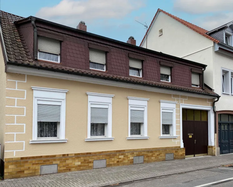 Titelbild - Haus kaufen in Schwetzingen - Charmantes 2-Familienhaus in Innenstadtlage von Schwetzingen